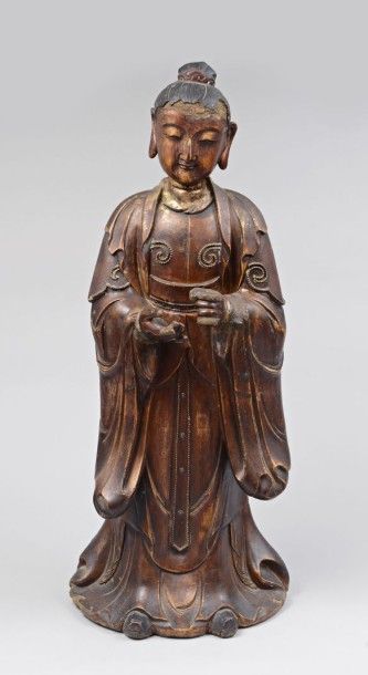 CHINE XVIIIe siècle Statuette de jeune femme debout en bois laqué brun et or. Restauration...