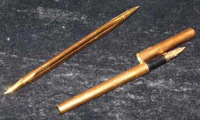 null Style plume Dupont, plume or 18k, stylo Cartier