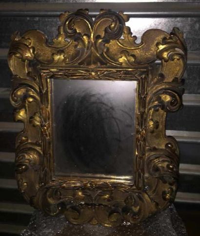 null Miroir en bois doré à décor feuillage Style XVIIIème siècle 54x42cm