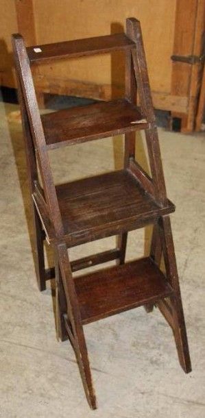 null Chaise formant escalier de bibliothèque en bois teinté Style Anglais