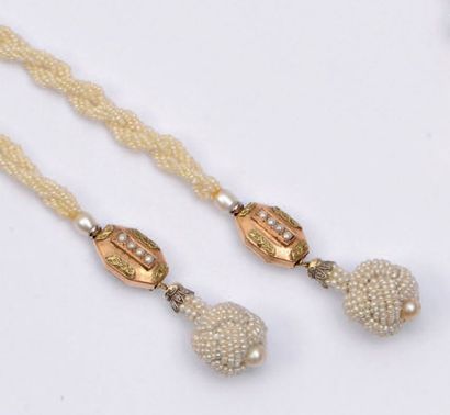 null Collier bayadère composé de rangs torsadés de perles fines (non testées), les...