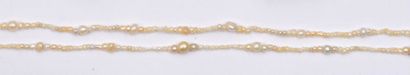 null Sautoir de perles fines (non testées), composé de petites perles ponctuées régulièrement...