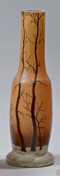 François Théodore LEGRAS (1839-1916) 
Vase long col en verre multicouche gravé à...