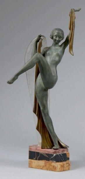 Jacques LIMOUSIN (XXe-XXIe) 
Femme dansant
Lampe en régule et élément en verre.
Base...