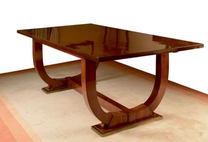 Jules LELEU (1883-1961) 
Table de salle à manger en placage de palissandre à plateau...