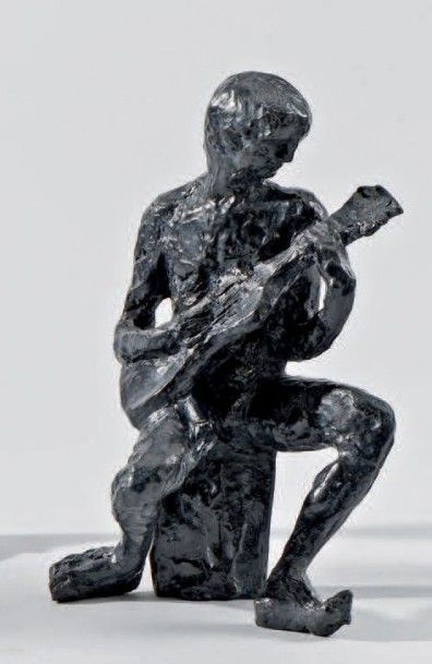 Edmond MOIRIGNOT (1913-2002) 
L'homme à la guitare
Bronze à patine bleutée, signé...