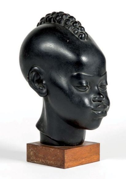 Riccardo SCARPA (1905) 
Tête de jeune africain
Sculpture en terre cuite patinée noire,...