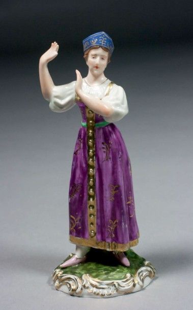 null Figurine en porcelaine polychrome Jeune fille paysanne. Manufacture Gardner,...