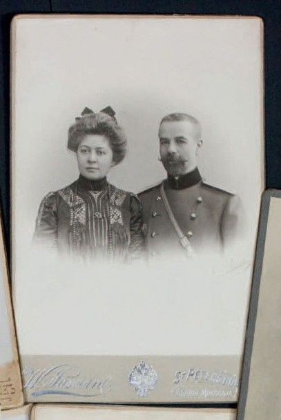 null Portrait d’un colonel avec son épouse. Photo en format cabinet par W.Iasvoine,...