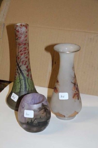 null AW 3 vases en verre peint
début XXe