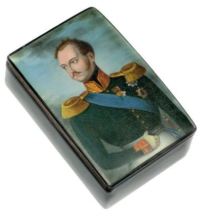 null Tabatière avec portrait en miniature de l’empereur Nicolas Ier (1796-1855).
8,7...