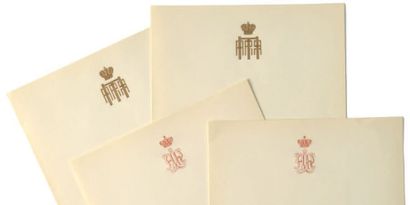 null Ensemble de quatre papiers à lettre, deux à en-tête du chiffre rouge du grand-duc...