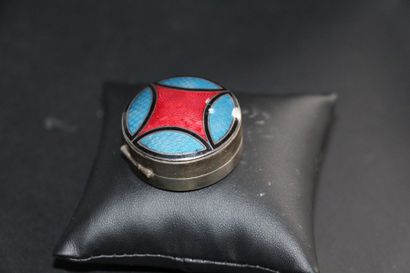 null Bôite ronde en argent (925) uni et émaillé rouge, bleu et noir.

Poids brut:...