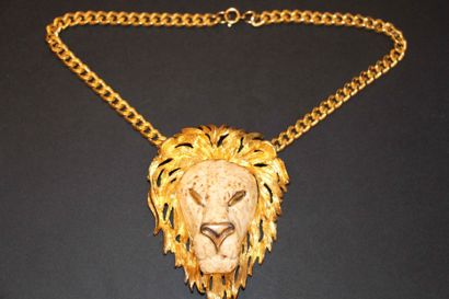 RAZZA Important collier à décor d'un pendentif représentant le signe de zodiac du...