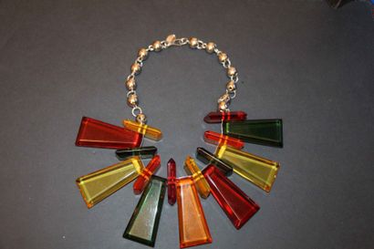 PACO RABANNE né en 1938 collier composé de boulles en métal argenté et de plaques...