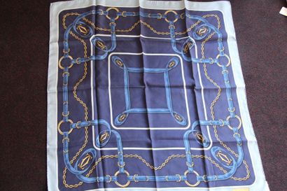 null Foulard en soie bleu marine et bleu ciel, imprimé de chaînes et de cordons