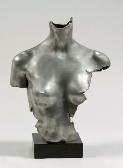 GRIMONDY? (contemporain) Fragment de corps de femme, 1980
Fonte d'aluminium.
Signée...