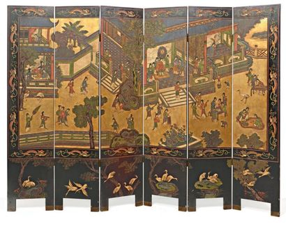 CHINE - XXe siècle Paravent à six feuilles en laque de Coromandel à fond noir décoré...