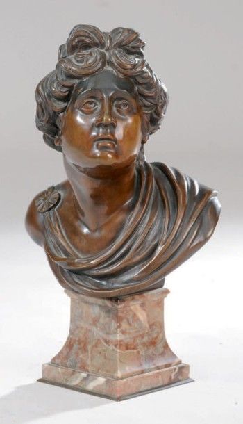 BOIZOT d'après Buste d'Apollon en bronze suivant un modèle du Musée de Sèvres.
Socle...