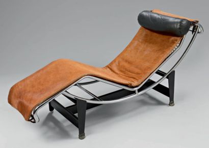 CHARLES EDOUarD JEANNERET dit LE CORBUSIER (1887-1965) Chaise longue modèle LC4 à...