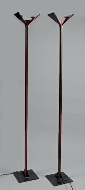 Carlo et Tobia SCARPA, éditions FLOS Deux lampadaires en métal laqué noir et rouge.
Vers...
