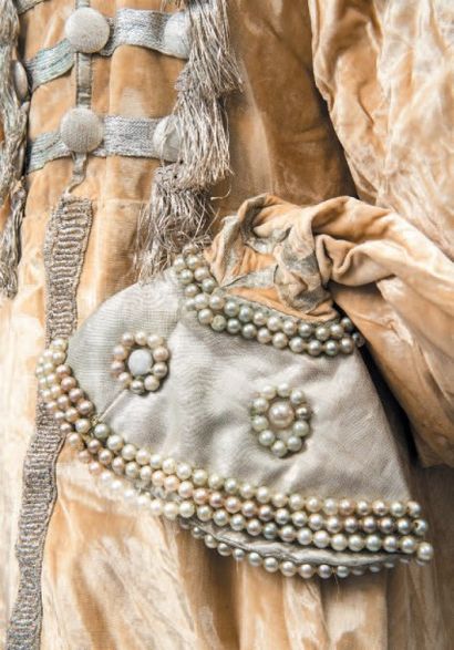 Romain de TIRTOF (1892-1990) dit ERTE Costume comprenant une longue veste cintrée...