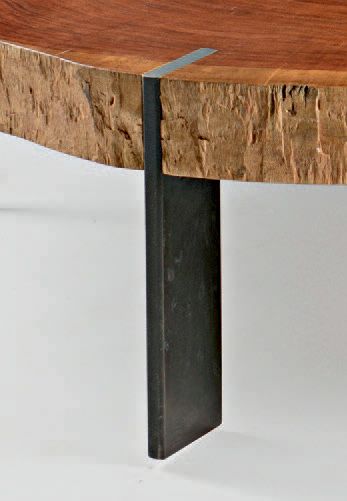 Travail anonyme des années 60 
Grande table basse composée d'une grume de bois de...