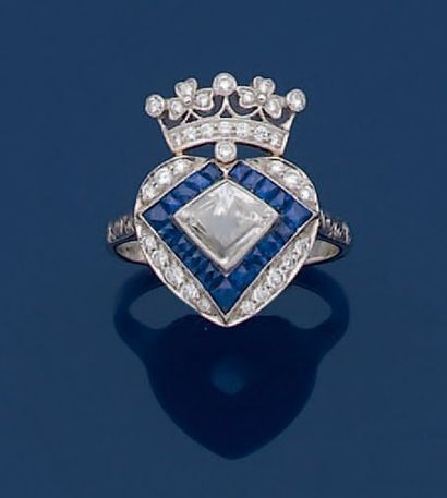 null BAGUE « coeur couronné » en platine ajouré et ciselé, serti au centre d'un diamant...