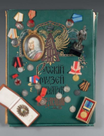 null Album des collections du Musée Russe de l'Empereur Alexandre III (à SPB) par...