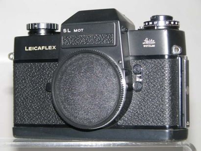 LEITZ Leica LEICAFLEX SL Mot noir n°1368844, sac TP. Cond. B
