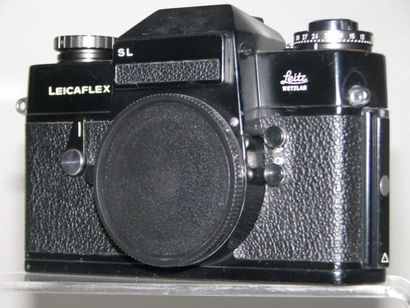 LEITZ Leica SL laqué noir n°1243392. Cond. BC