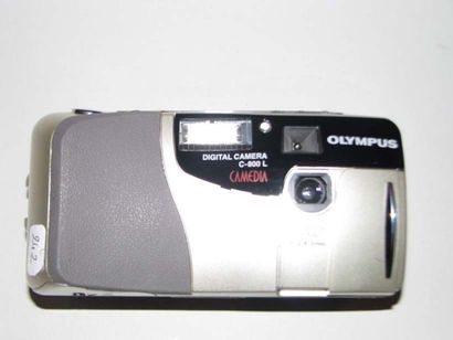 OLYMPUS Appareil CAMEDIA Digital, camera C-800 L; étui, notice et CD. Cond BC