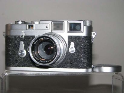 LEITZ Leica M3 n°872989 armement deux fois, objectif SUMMICRON 2/5 cm n°1395668,...