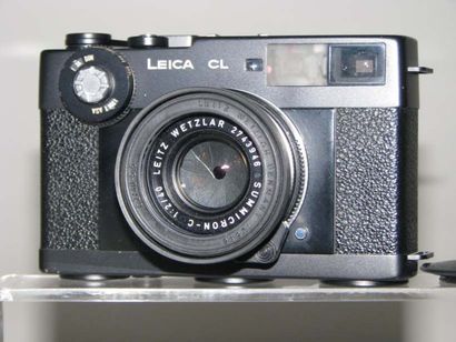 LEITZ Leica CL n°1437871, objectif SUMMICRON C 2/40 mm n°2743946, boîte et mallette....