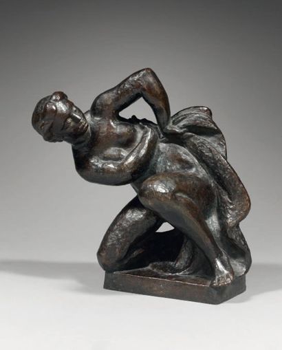 Richard GUINO (1890-1973) Femme agenouillée s'essuyant Bronze à patine brun-foncé,...