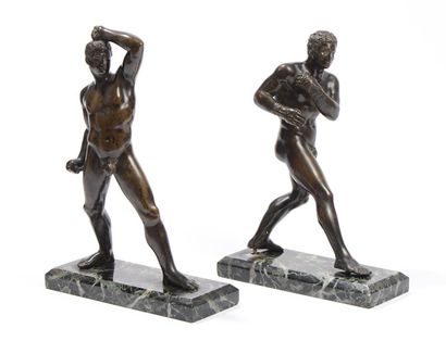 null 17 Deux sujets d’après l’Antique Lutteurs Epreuve en bronze à patine médaille....