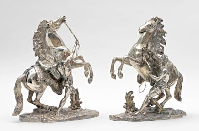 null 191 Guillaume COUSTOU (1667-1746), d’après Paire de chevaux en bronze argenté...