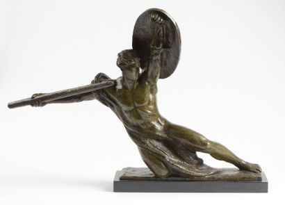 null 233 Alexandre KELETY (1918-1940) Guerrier au bouclier Epreuve en bronze à patine...