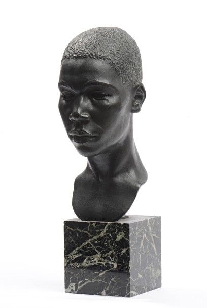 null 243 Santiago Rodriguez BONOME (1901-1995) Buste d’Africain Epreuve en bronze...