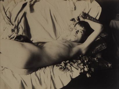 null 250 Guglielmo von PLUSCHOW (1852-1930) Jeune homme couché de dos, c.1900 Tirage...