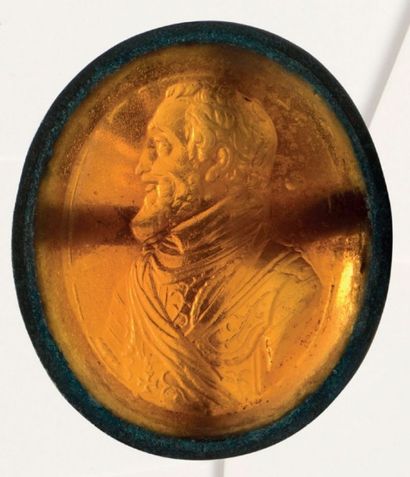 null Henri IV
Cachet pendentif en cuivre serti d'une intaille ovale sur verre de...