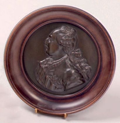 null Louis XVI
Médaillon en bronze orné du profil gauche du roi Louis XVI d'après...