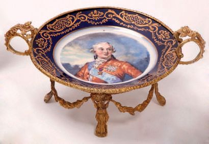 null Louis XVI
Assiette en porcelaine à décor polychrome d'un portrait en buste du...