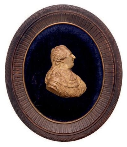 null Louis XVI
Profil en cuivre doré représentant le roi Louis XVI en buste de profil...