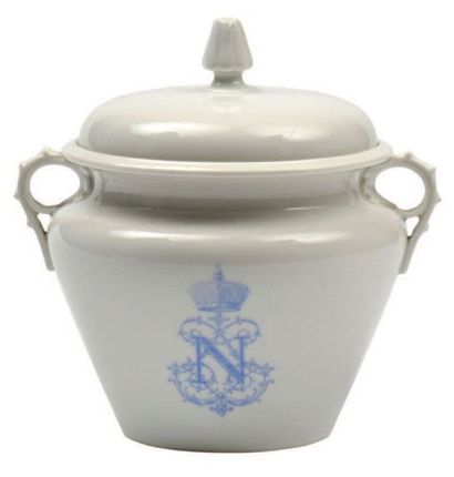 Manufacture impériale de Sèvres, époque Second Empire Sucrier couvert en porcelaine...