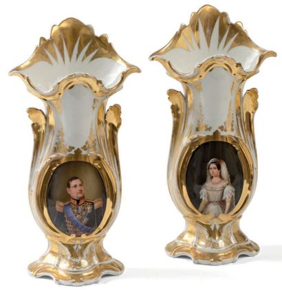 null Ferdinand II (1810-1859)
Rare paire de vases en porcelaine, à décor polychrome...