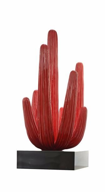null Cactus en résine rouge et socle métal patine noir Hauteur : 130cm – Largeur :...