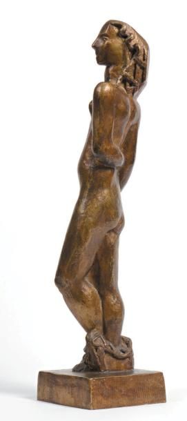 Joseph CSAKY (1888-1971) Nu féminin debout dit aussi Femme bras croisés dans le dos,...