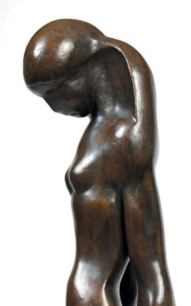 Joseph CSAKY (1888-1971) Pureté ou Pudeur, 1958
Bronze patiné brun, signé et daté.
Fonte...