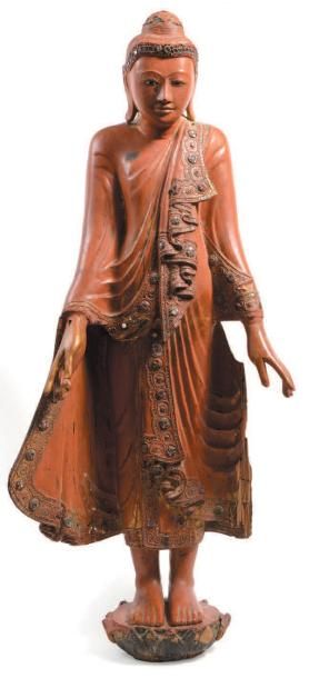 BIRMANIE Bouddha en bois laqué rouge.
Royaume de Mandalay, XIXe siècle.
Accidents.
Hauteur:...